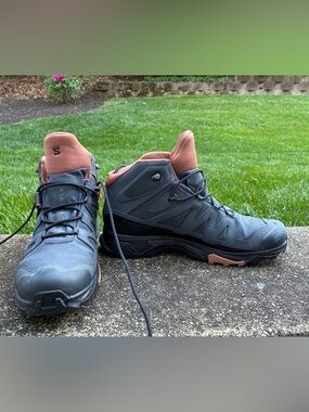 Salomon + Goretex Women’s Hiking Boots